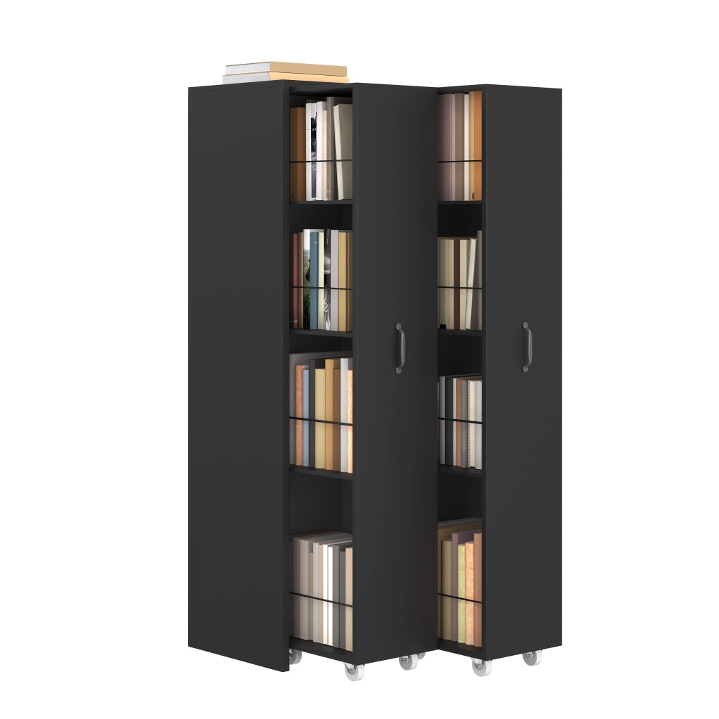 Libreria estensibile su ruote con due moduli indipendenti; ripiani e barre metalliche in MDF nero 51.5 × 41 × 158 cm