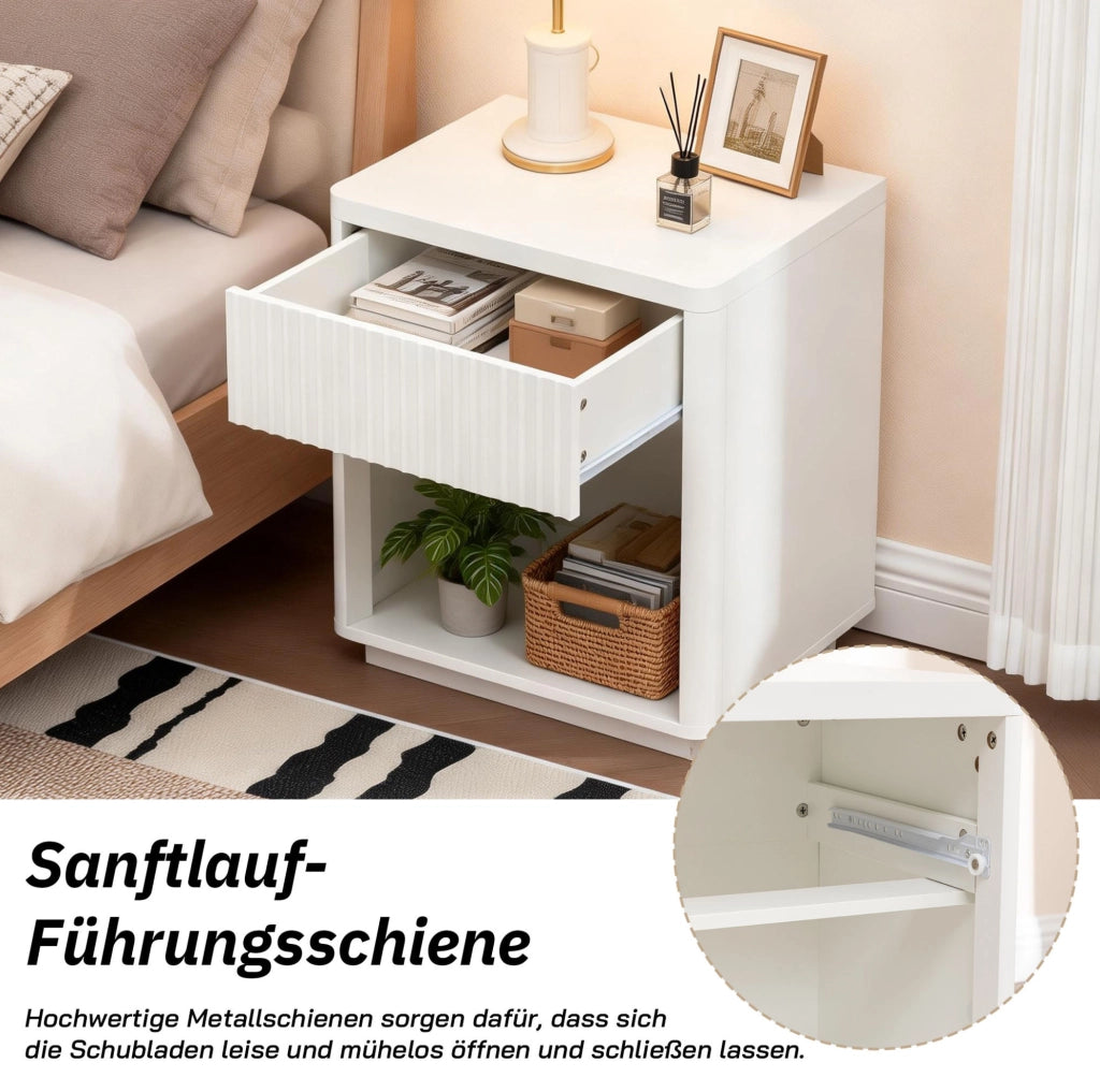 Set da 2 Comodini con Cassetto e Ripiano Aperto, Tavolino da Camera con Design a Pannelli Increspati, Struttura in Legno Robusto 63,5x38x46,5 cm