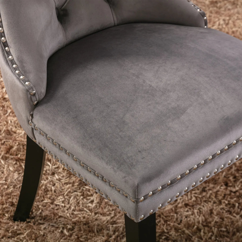 Set 2 Sedie da Pranzo Nikki Collection, Legno Massello, Imbottitura in Velluto Grigio con Bottoni e Bordino Chiodato, Gambe in Legno, Stile Contemporaneo High-end