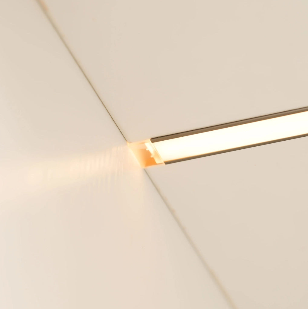 Vetrina angolare 62x35x160 cm con LED integrati; vetro temperato e MDF; bianco