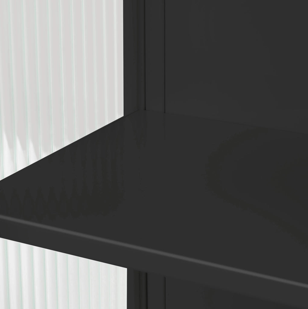 Mobiletto pensile 60x23x78 cm con 2 ante in vetro scanalato; ripiano e porta asciugamani nero HOMVRA