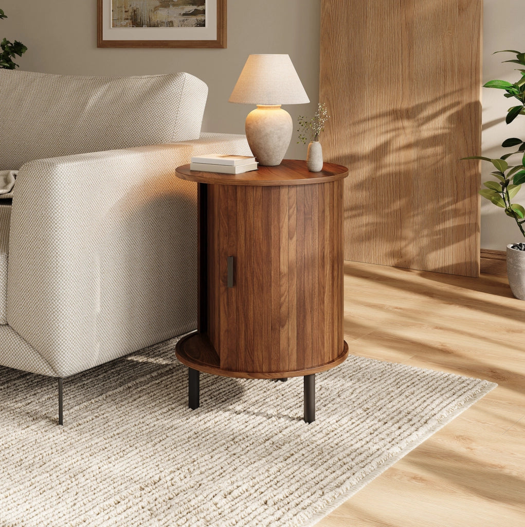 Comodino rotondo 48x48x65 cm con anta scorrevole in MDF e pannello truciolare color noce HOMVRA