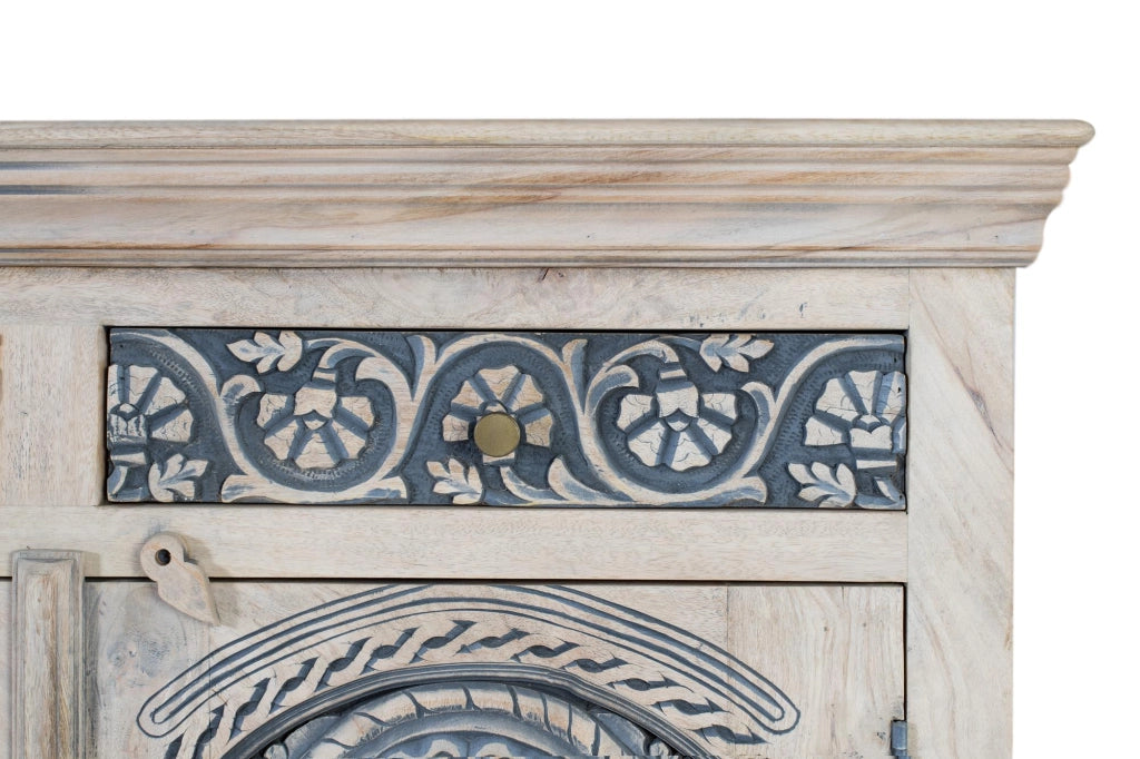 Credenza intagliata a mano con due cassetti e due ante