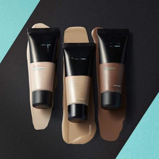 Fondotinta Mattificante Senza Porosità - per pelli normali a grasso - tono 230 Beige Sabbia - 30 ml