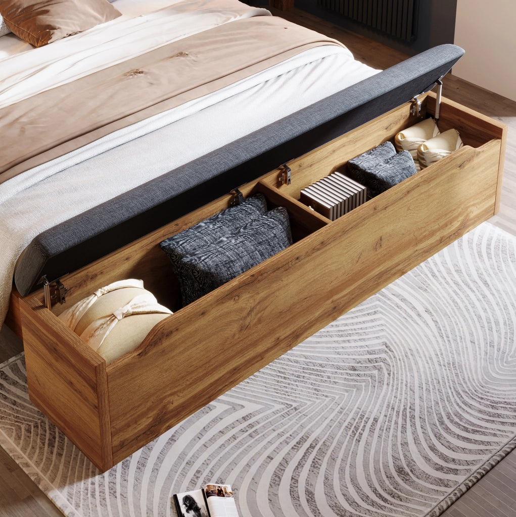 Letto matrimoniale 180x200 cm in legno con testiera reclinabile in lino, due comodini, panca contenitore e lampade da lettura con porta USB, finitura rovere
