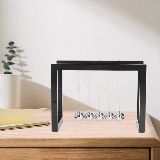 Pendolo Oscillante Newton - Giocchi Fisici - Acrilico Bianco- Nero - Corpo Illuminato Tensione - 16 x 115 x 85 cm - 5 Sferette in Acciaio.