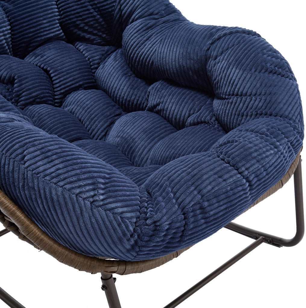 Sedia a dondolo da esterno in rattan sintetico con cuscino imbottito, dimensioni 78x106x90 cm, colore blu scuro