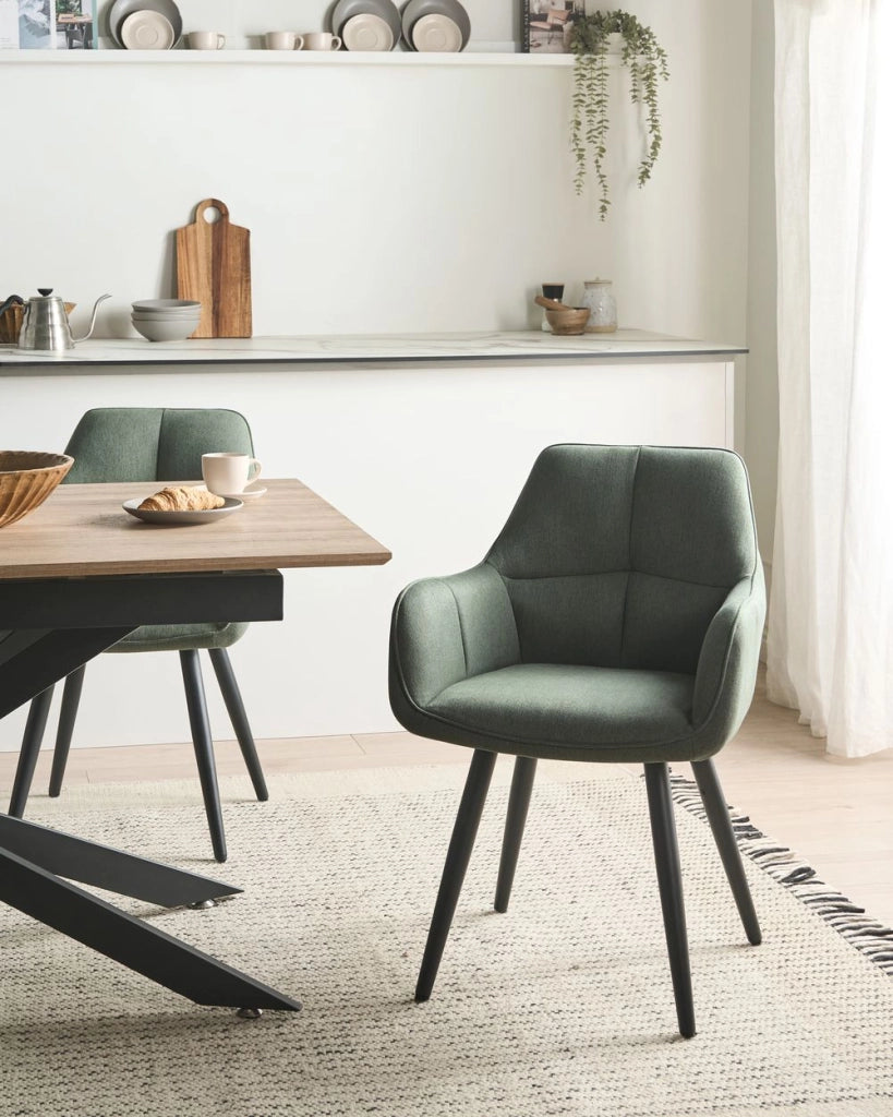 Set di 2 sedie da pranzo imbottite con braccioli, rivestimento in tessuto verde base in metallo, design moderno