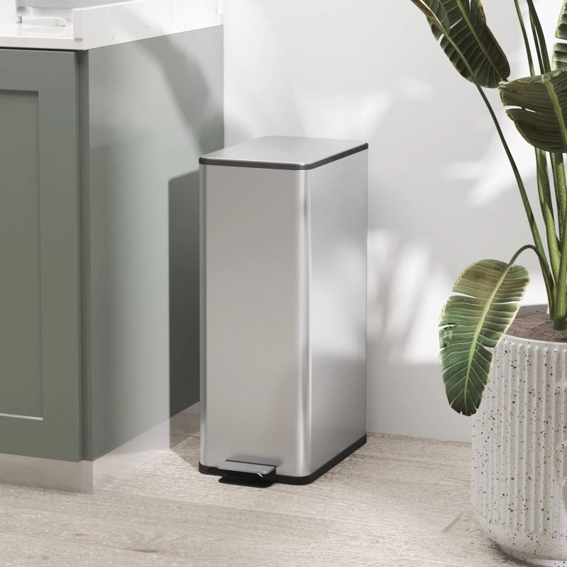 Pattumiera a pedale 20 l in acciaio inox argento con coperchio; secchio interno estraibile e chiusura silenziosa