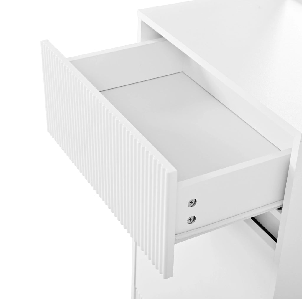 Guardaroba da ingresso bianco con scarpiera, specchio e LED