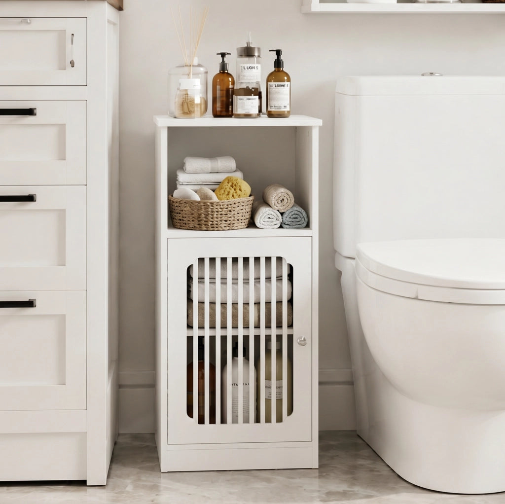 Mobile bagno bianco con ante a persiana, più ripiani, struttura in MDF resistente all'umidità