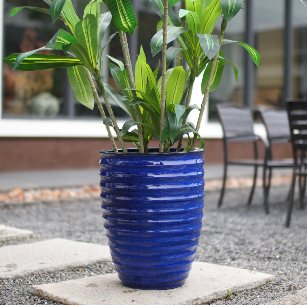 Grande Vaso da Fioriera in Ceramica Artigianale, Ø 42 cm × 54 cm, Blu Reale Lucido con Texture a Righe, Traspirante e Resistente al Gelo con Fori di Drenaggio