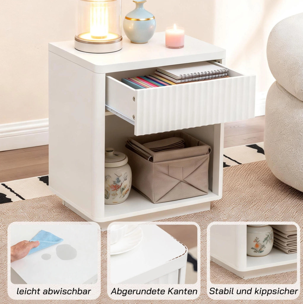 Set da 2 Comodini con Cassetto e Ripiano Aperto, Tavolino da Camera con Design a Pannelli Increspati, Struttura in Legno Robusto 63,5x38x46,5 cm