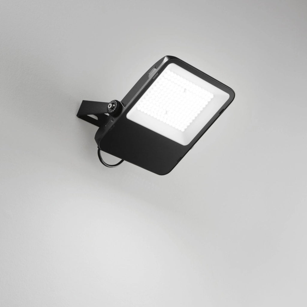 PROIETTORE LED TAURUS NERO 150W 19500LM 3000K IP65 29,7X6X35,1CM