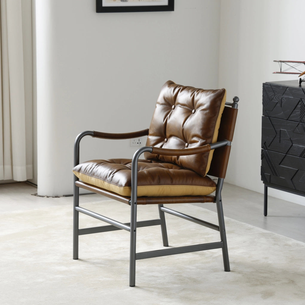 Poltrona in Pelle Stile Mid Century con Struttura in Metallo Nero per Soggiorno e Camera