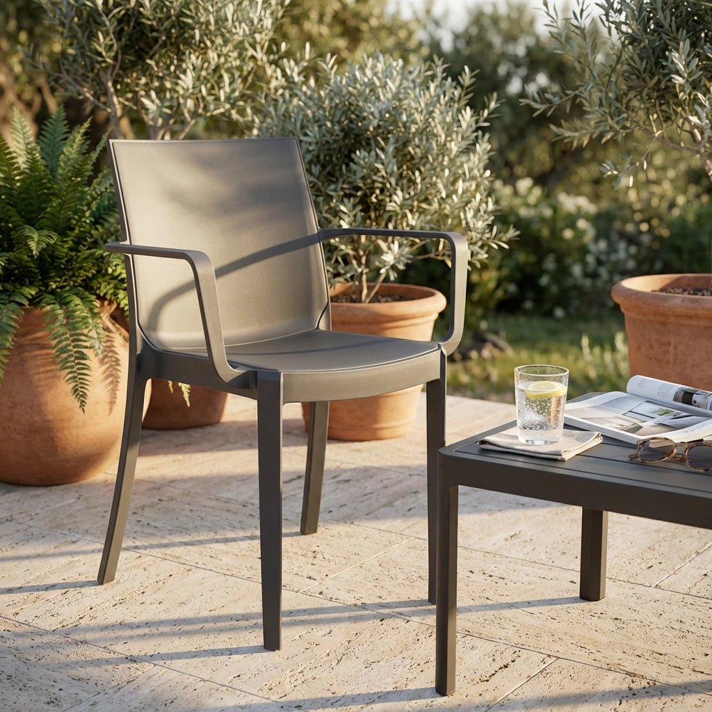 Poltrona da Esterno Impilabile in Polipropilene cm 55x58x82 - VICTORIA