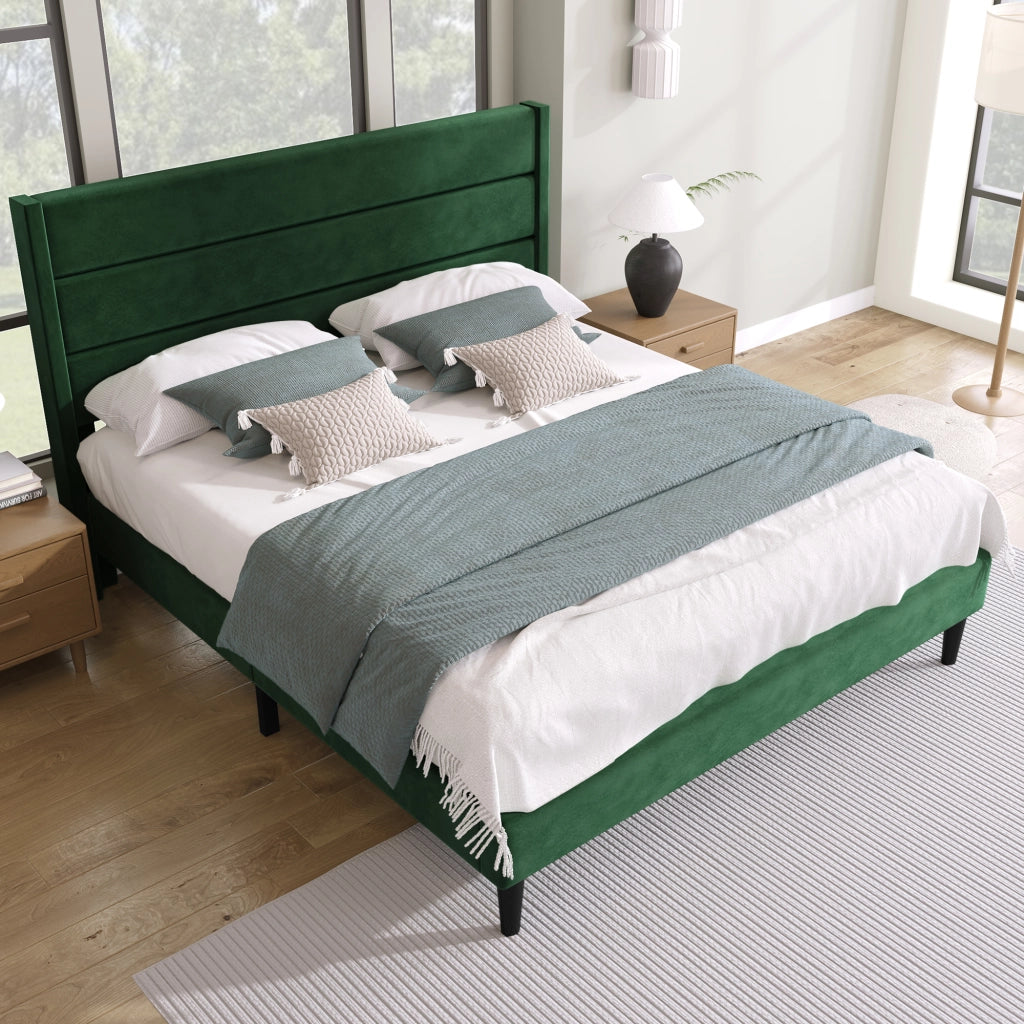 Letto imbottito 140 × 200 cm con rete a doghe e materasso a molle insacchettate; velluto verde scuro