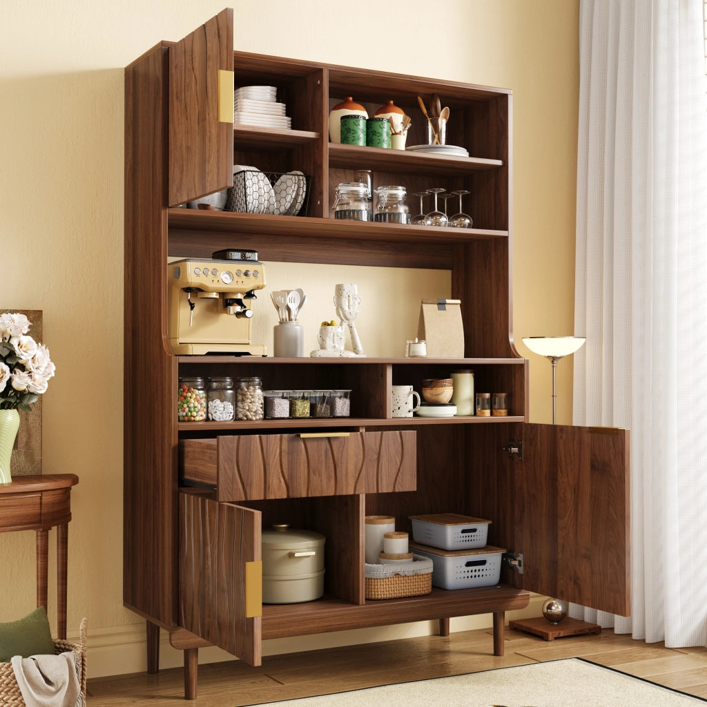 Sideboard alto con 1 cassetto, ante e ripiani aperti. Mobile contenitore in MDF e truciolato con piedi in legno massello