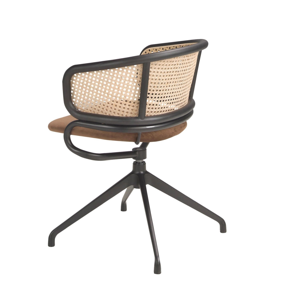 Sedia girevole in rattan e velluto marrone