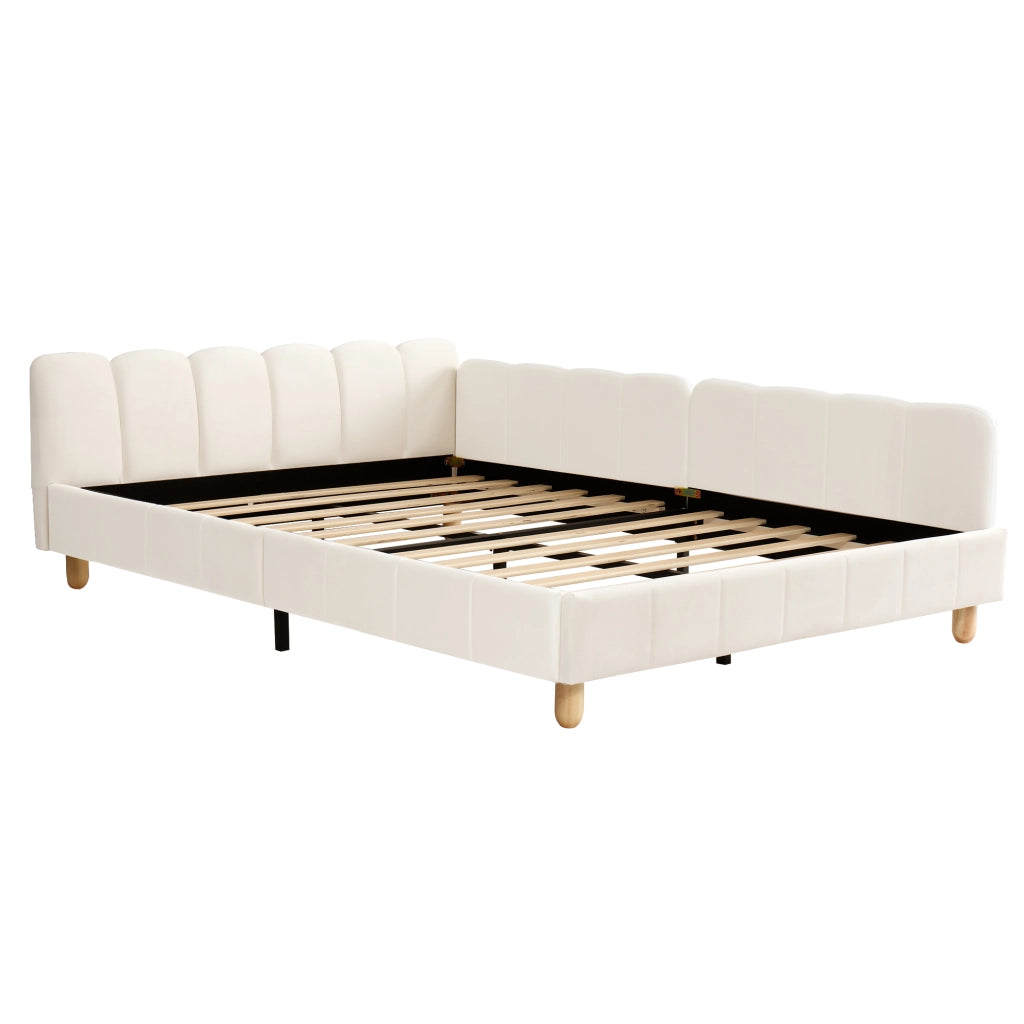 Letto per bambini in velluto beige con testiera inclinata; braccioli riposizionabili e tasche integrate