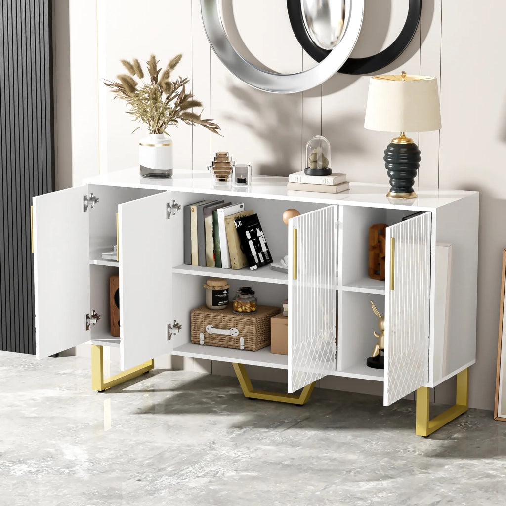 Sideboard lucido bianco, design geometrico, 4 ante, maniglie e piedi in metallo, 140x40x80 cm