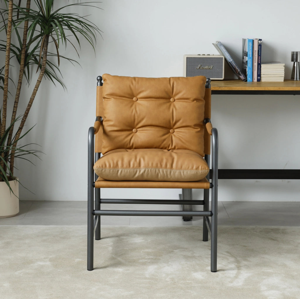 Sedia Accent in Stile Mid Century Modern con Rivestimento in Pelle e Struttura in Metallo Nero