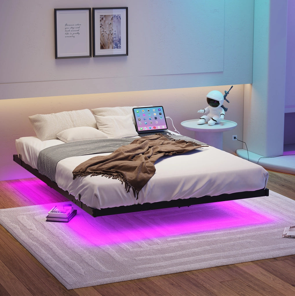 Letto con struttura sospesa 140x200 cm in metallo con illuminazione LED e stazione di ricarica integrata, telaio robusto con rete a doghe, colore nero