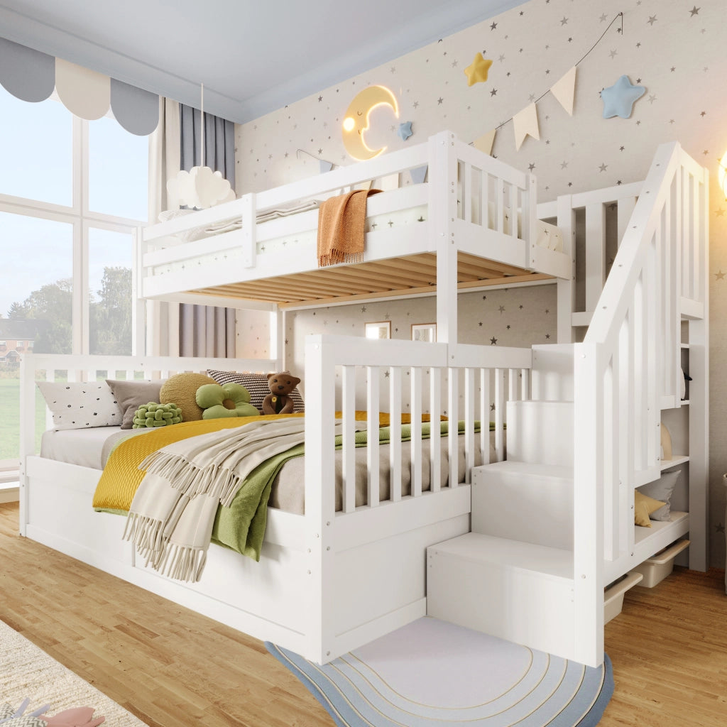Letto a castello con vano contenitore idraulico e scala con vani in legno bianco e naturale