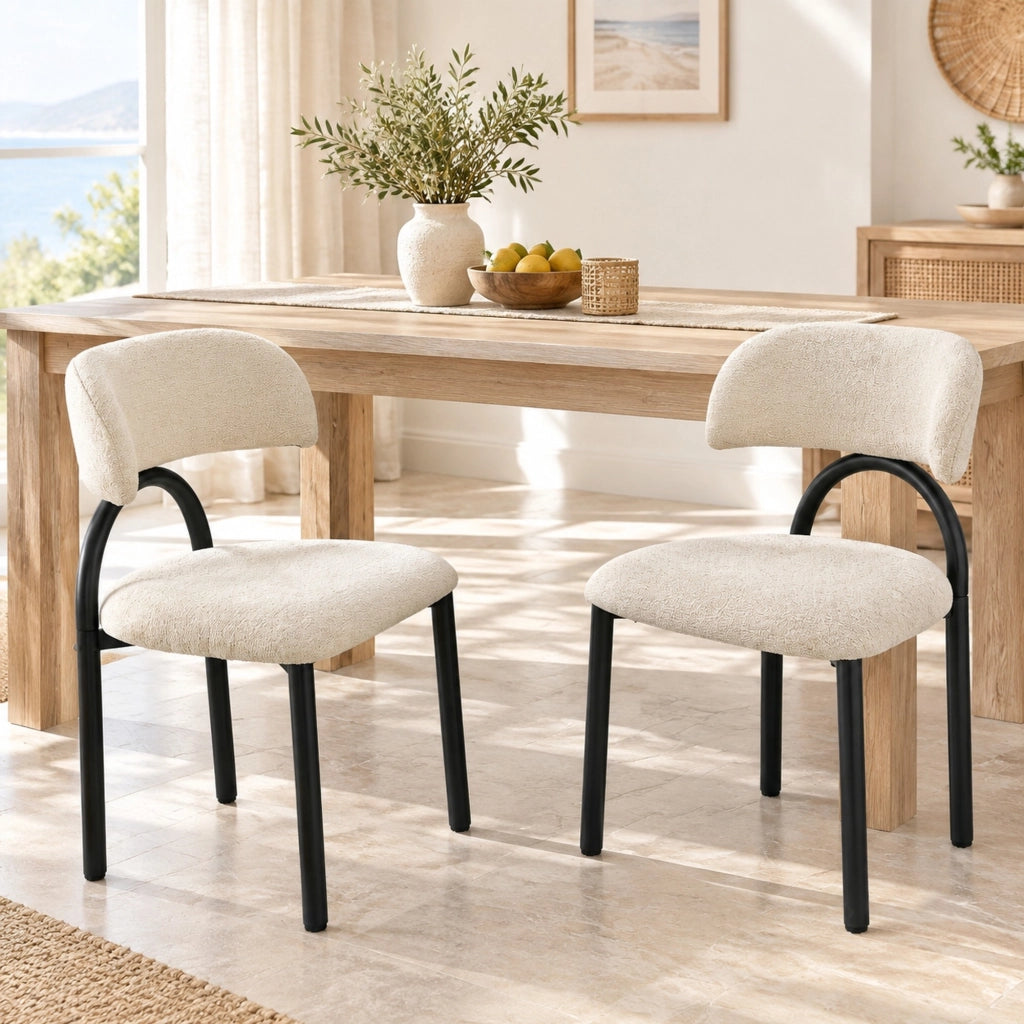 Set 2 sedie da pranzo imbottite in tessuto beige con struttura in metallo nero HOMVRA
