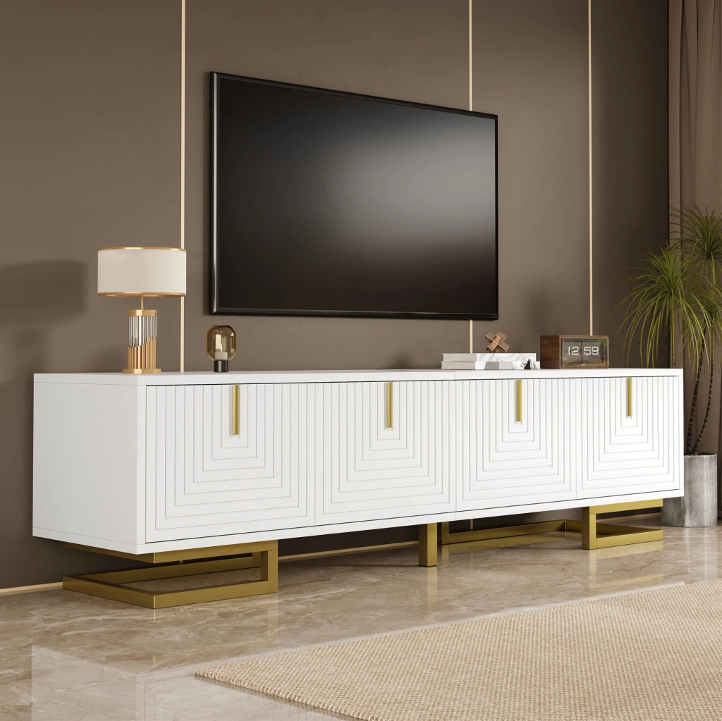 Mobile TV bianco con ante strutturate, maniglie e gambe dorate, 160x38x44,5 cm