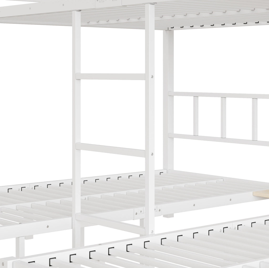 Letto a castello in metallo bianco 140x200/90x200 cm con 3 posti letto, scaffale aperto e portascarpe