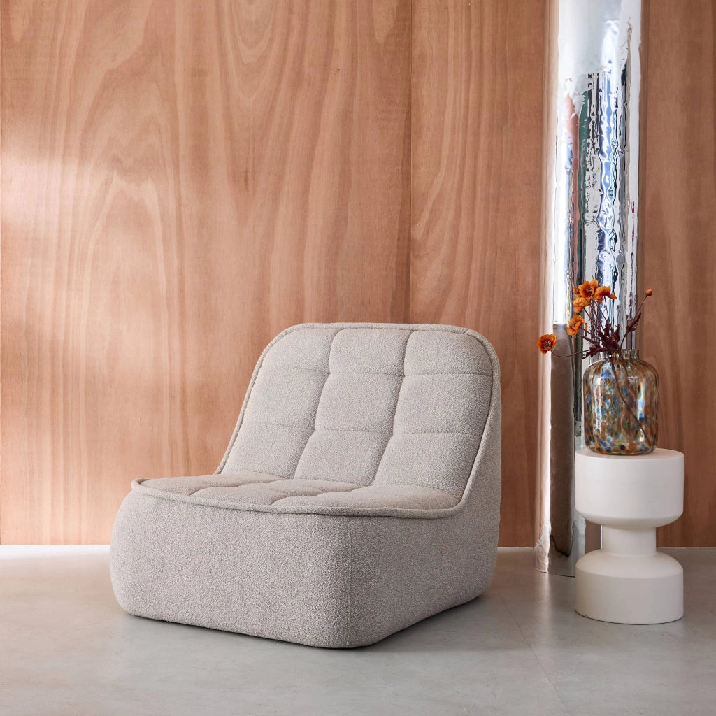 Poltrona senza braccioli in bouclé testurizzato, beige
