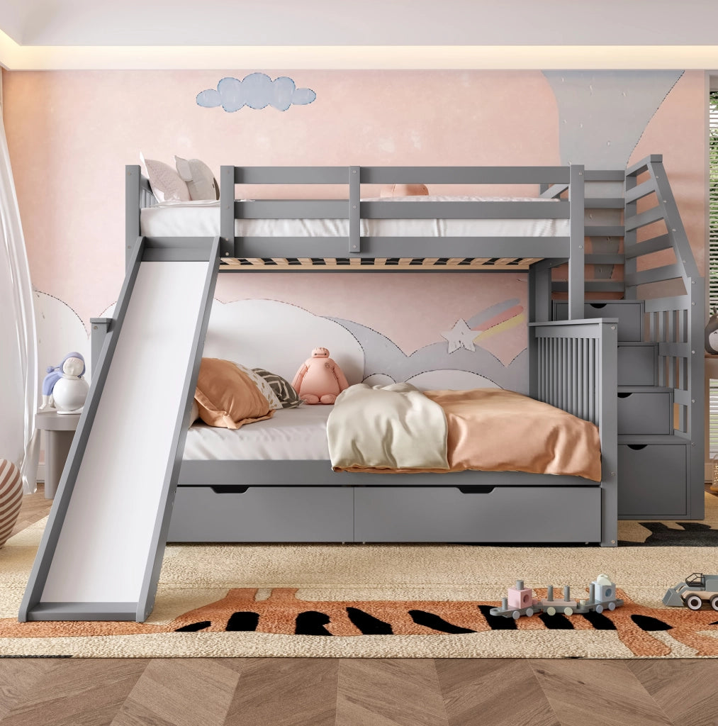 Letto a castello grigio 90 x 200 / 140 x 200 cm in pino con scivolo e cassetti