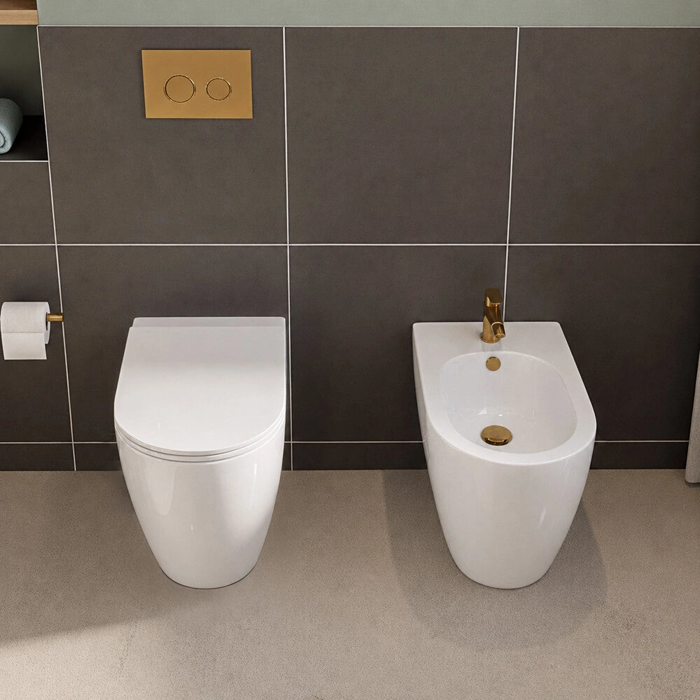 Set sanitari in ceramica bianco lucido filomuro rimless con copriwc Kyoto