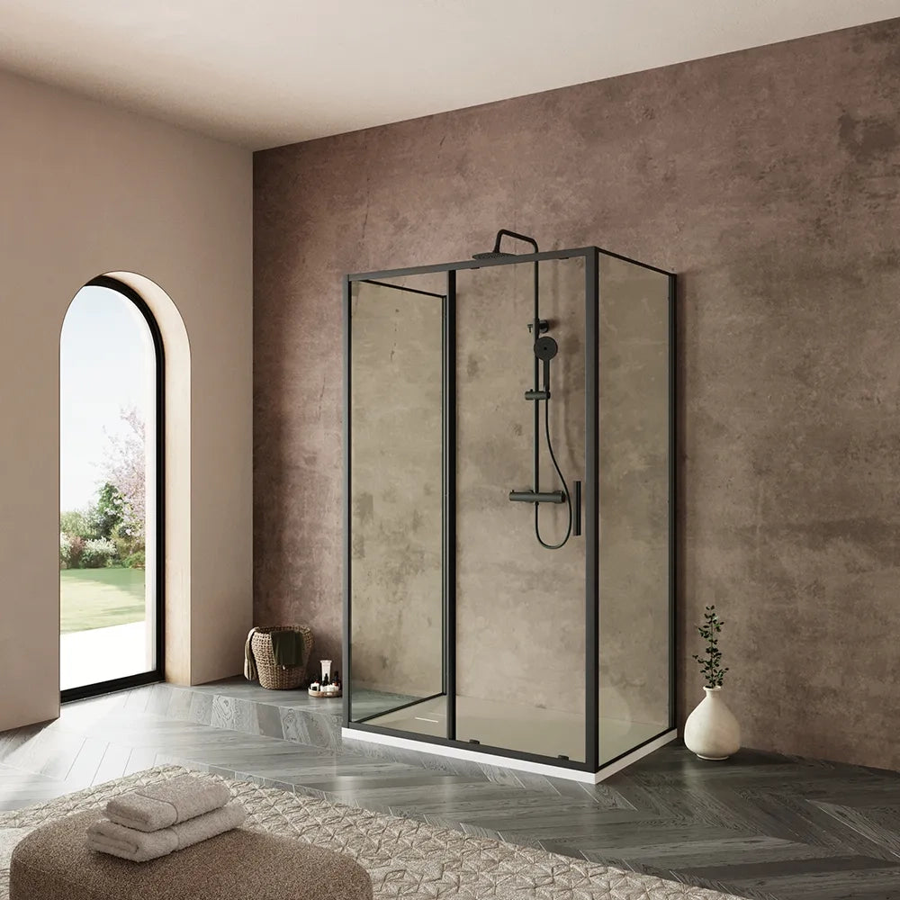 Box doccia tre lati 90x110x90cm con porta scorrevole profili nero opaco e vetro 6mm trasparente h190 | Portofino