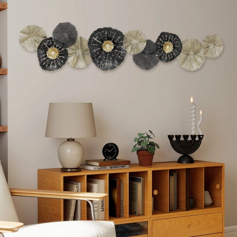 Decorazione da parete in metallo 134x7x29 cm nero e oro, facile da montare –