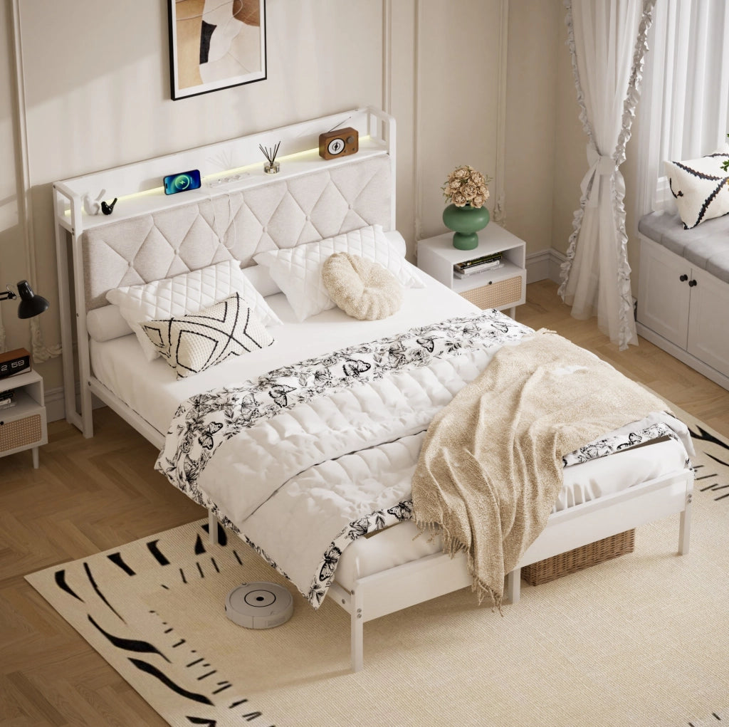 Letto 140x190 cm con testiera imbottita, LED e porta USB in acciaio bianco