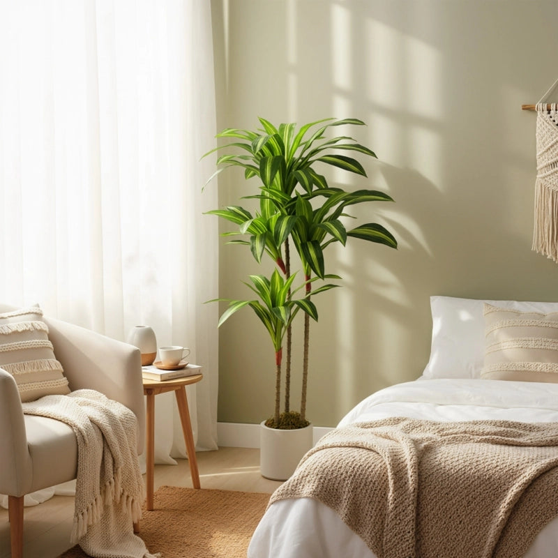 Dracaena artificiale 120 cm con fusti modellabili e vaso bianco in PP; pianta decorativa verde per casa e ufficio