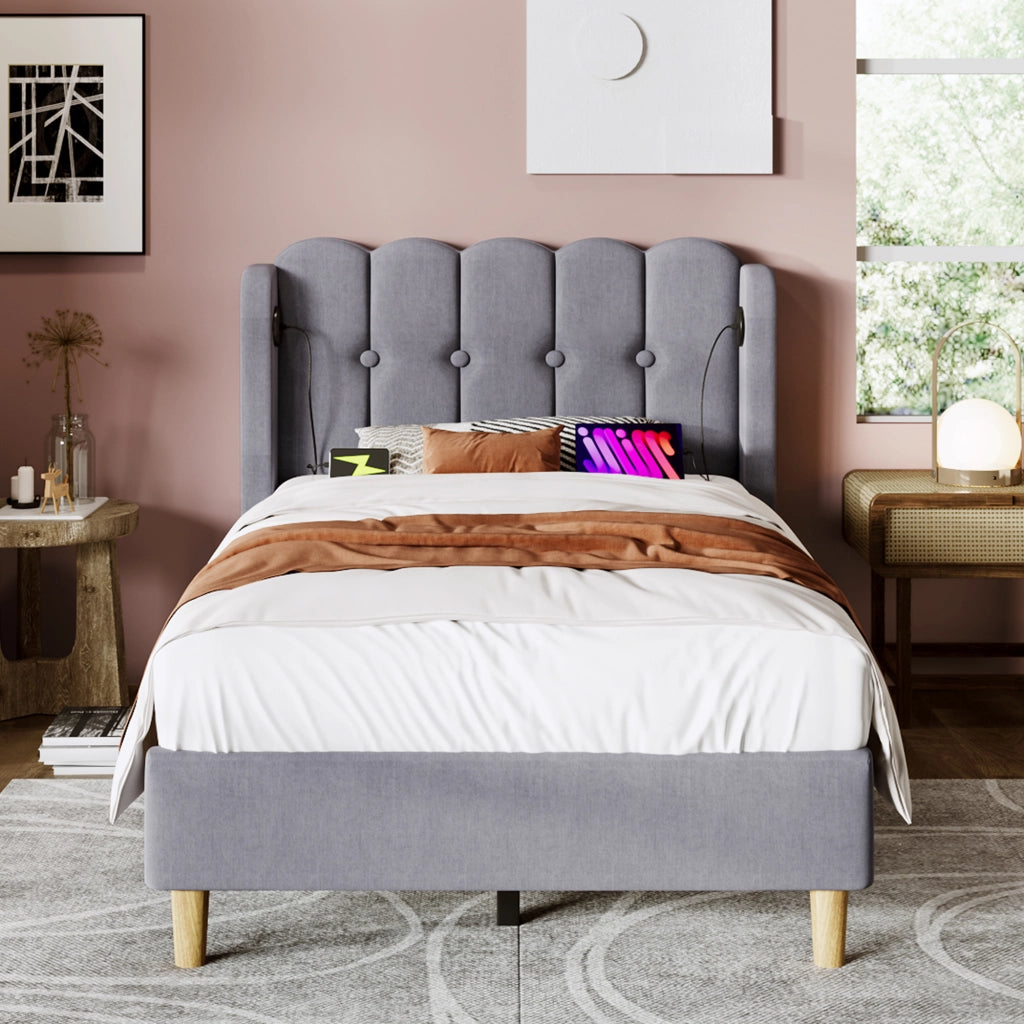 Letto singolo 90 × 200 cm con testiera imbottita; porte USB e USB-C; rivestito in lino grigio