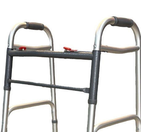 Deambulatore pieghevole in alluminio per Anziani – regolabile in altezza - è dotato di 2 ruote piroettanti e 2 puntali antiscivolo cod 36