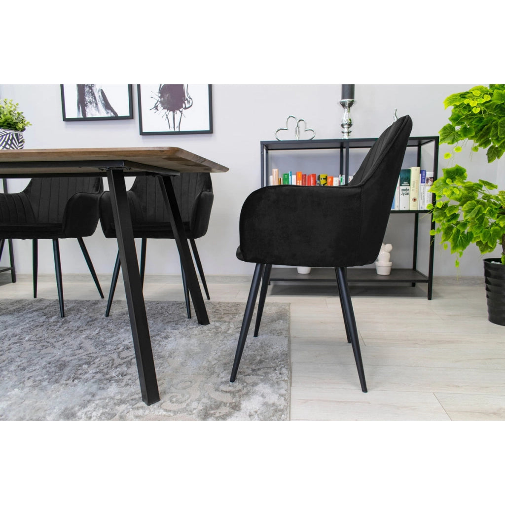 Sedia di design Lugo in velluto nero con gambe in metallo