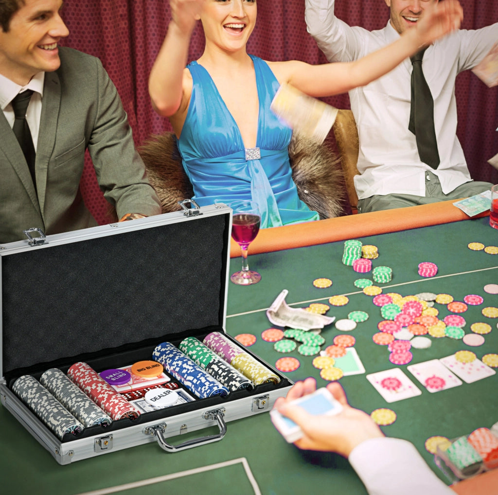 Set da poker 38,5x23x6,5 cm in plastica argentata con custodia –