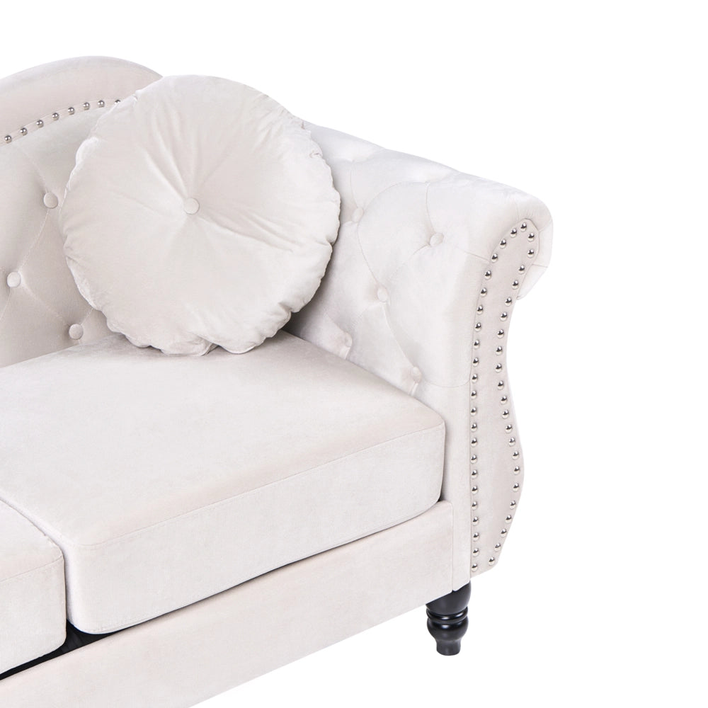 Divano in velluto beige chiaro a 3 posti con bottoni a forma di chiodo Cuscini trapuntati con braccioli arrotolati Glam