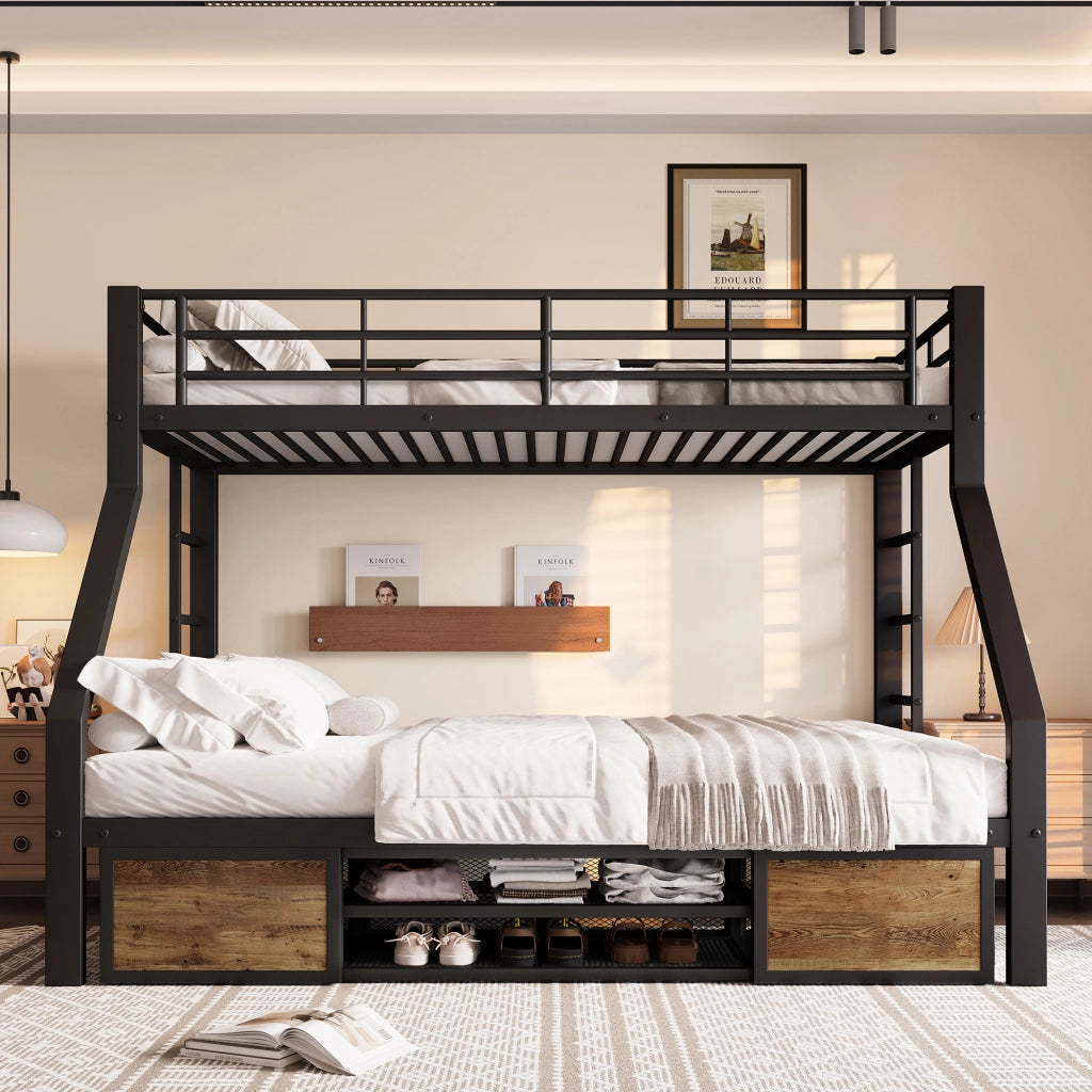 Letto a castello 3 posti 90×200 cm e 140×200 cm con scarpiera e vani; senza materasso; in metallo nero