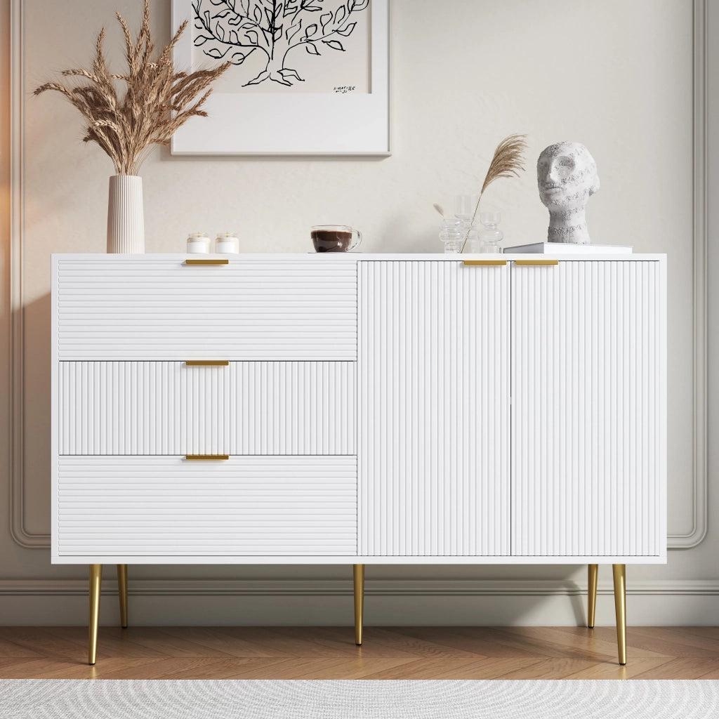 Sideboard con ante, cassetti e ripiani interni, maniglie e gambe dorate