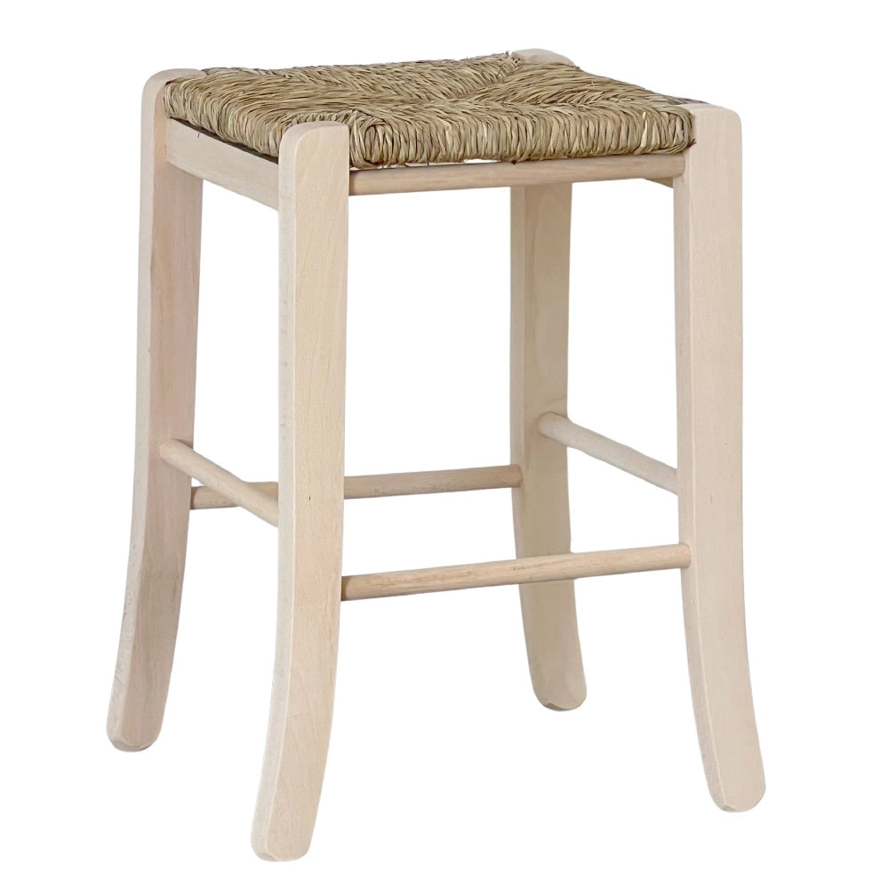 Sgabello in legno grezzo con seduta quadrata in paglia e gambe curve h 47cm